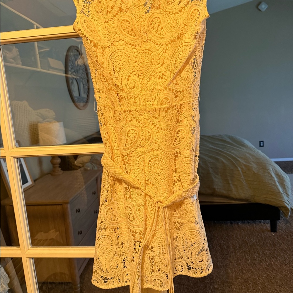 NWOT Guess Crochet Lace Dress in Cream - Picture 6 of 10